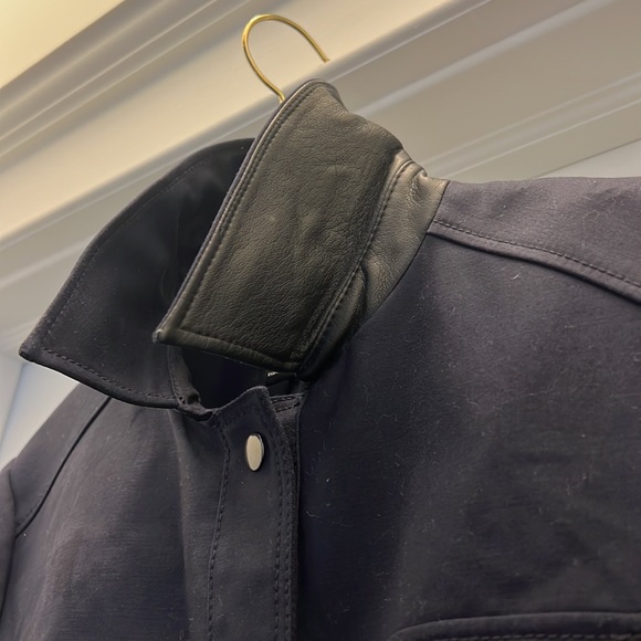 ANN TAYLOR NAVY WOMENS LINED JACKET. SIZE 8 Pit to pit 19”/Length 22.5”/Arms 23” - Picture 8 of 9